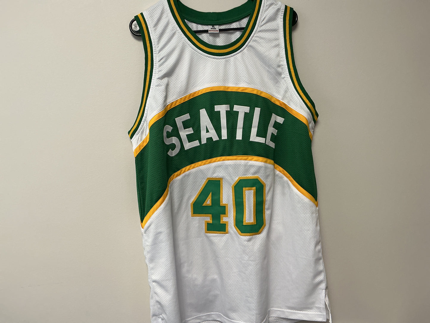 Shawn Kemp Autographed Custom Jersey (Beckett COA)