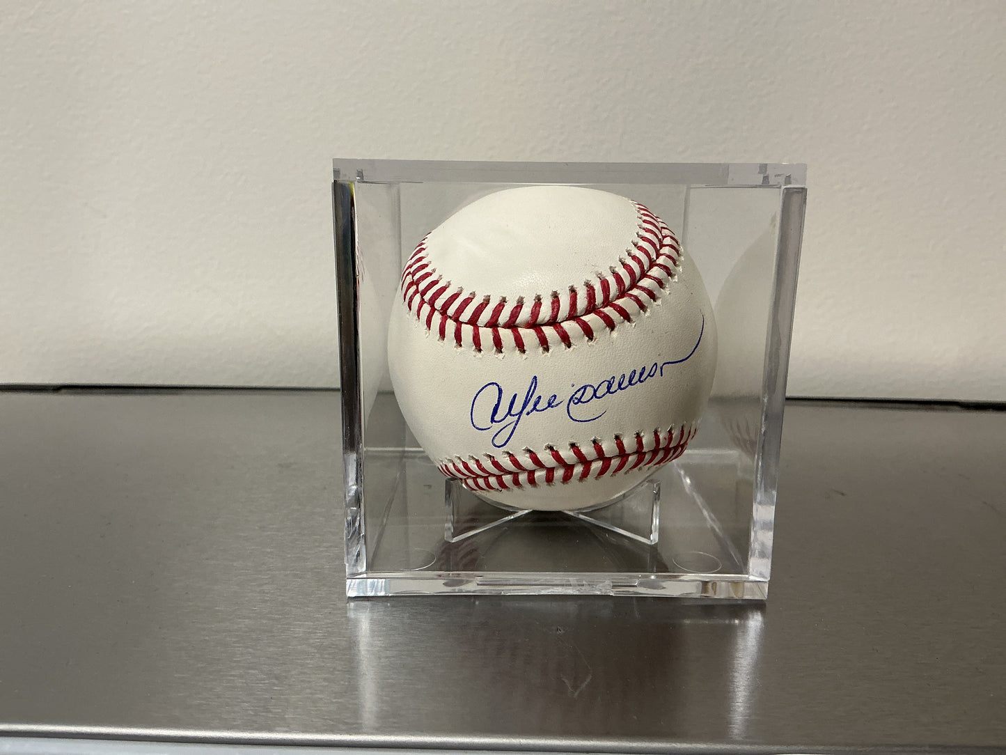 Andre Dawson Autographed Baseball (Beckett COA)