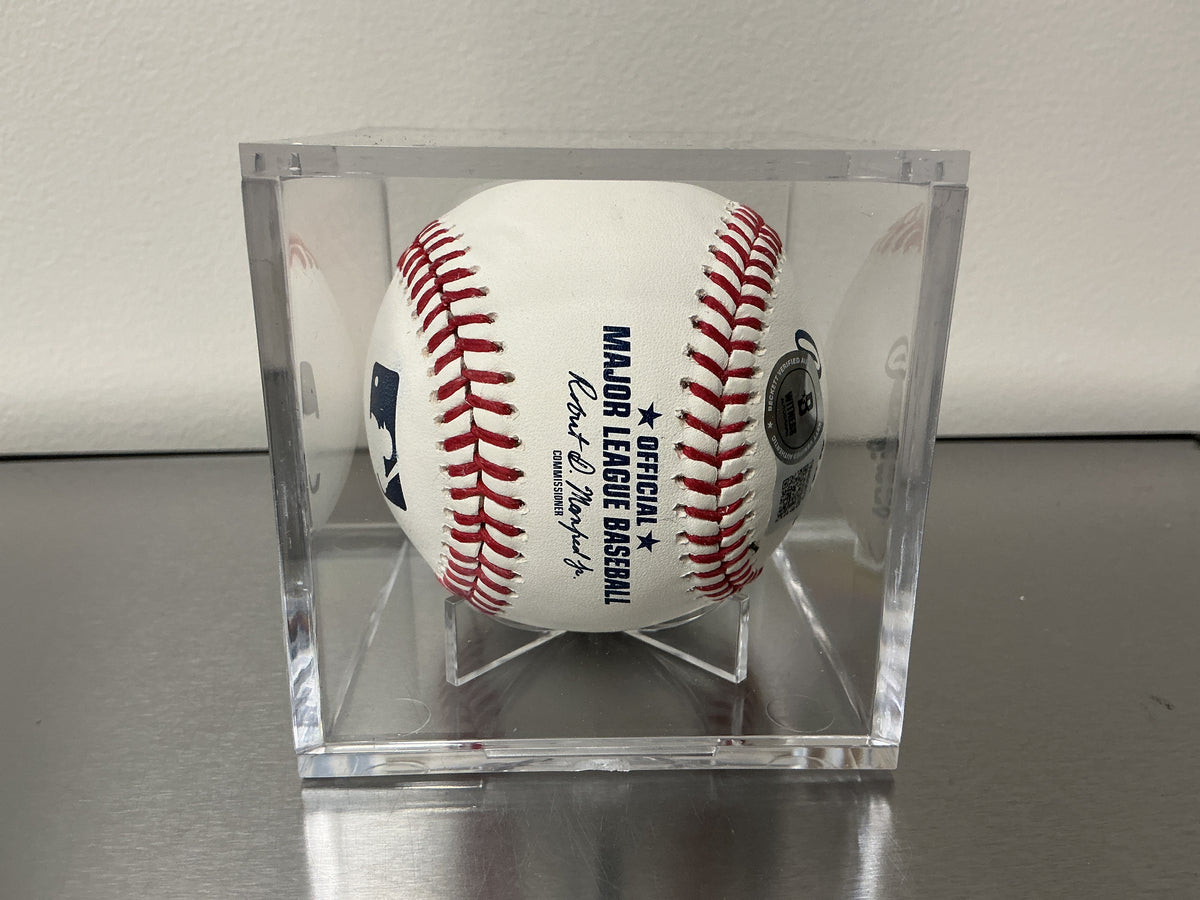 Luis Robert Autographed OMLB Baseball (BAS COA)