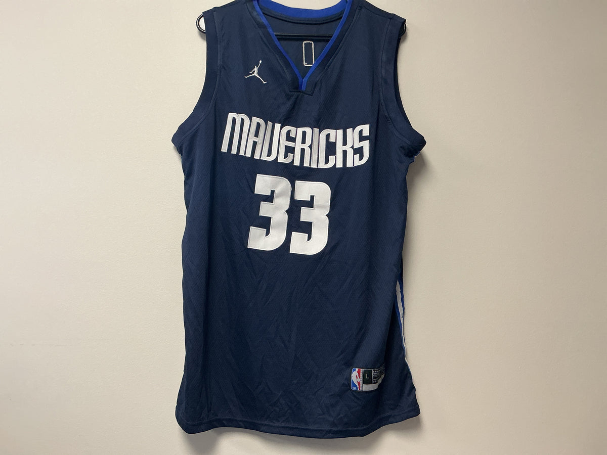 Willie Cauley-Stein Autographed Authentic Mavs Jersey (JSA COA)