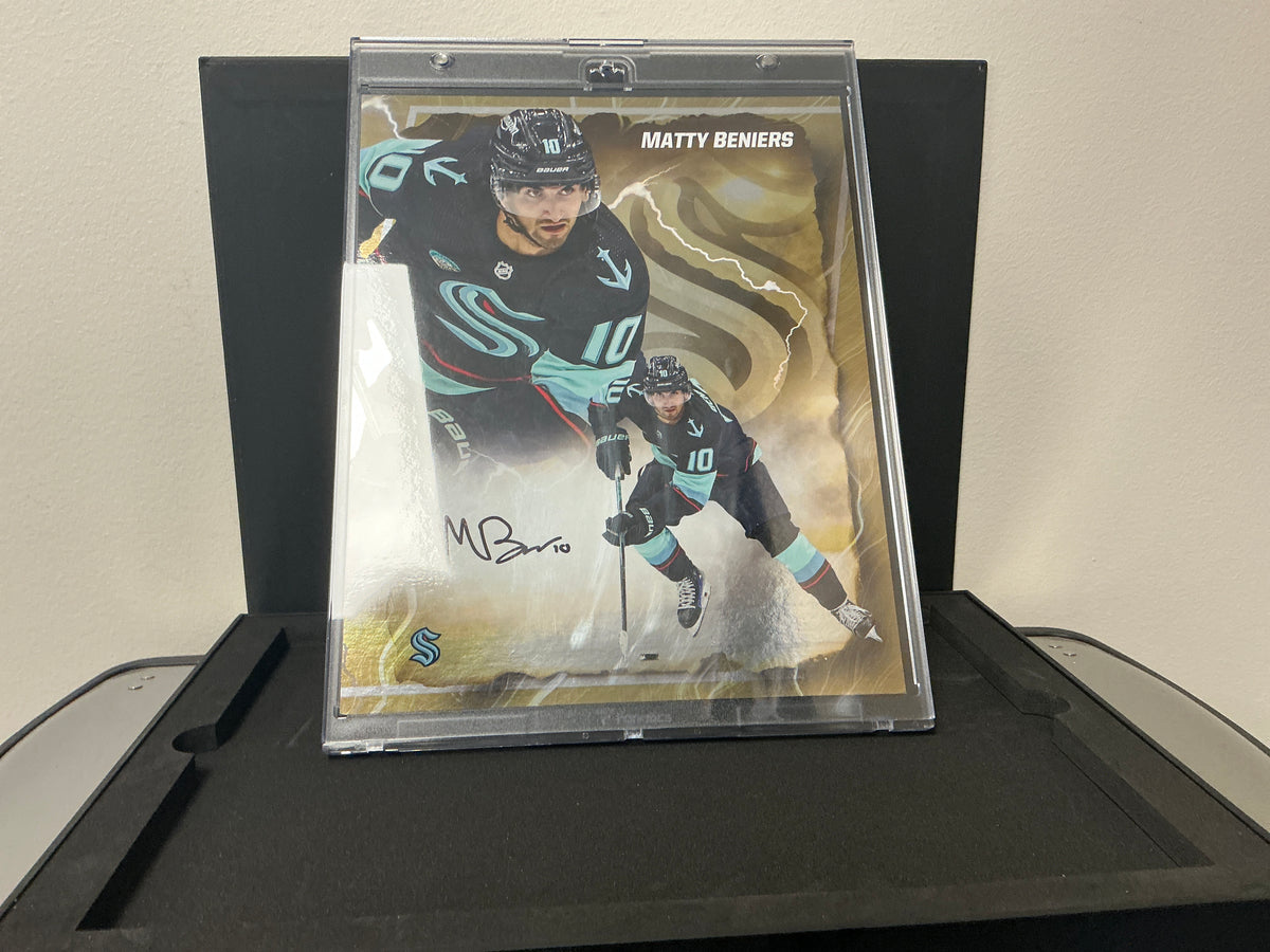 2024-25 Fanatics Emanate Under Wraps Matty Beniers Auto #/50