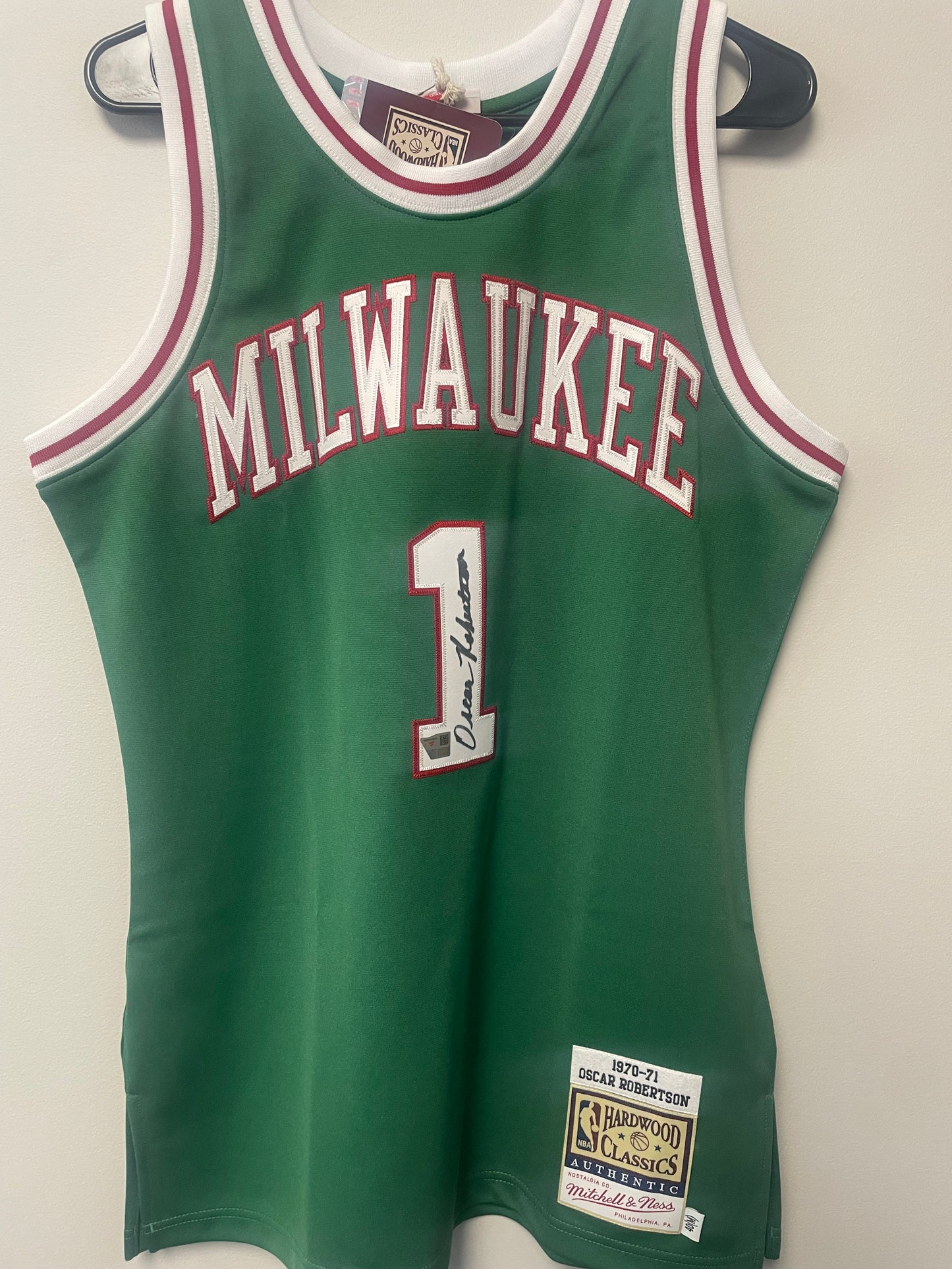 Oscar Robertson Autograph Jersey Authentic